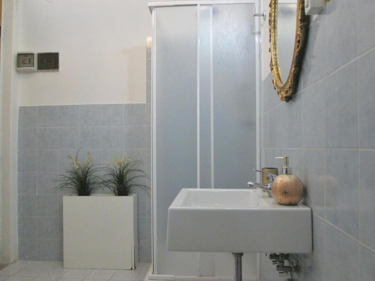 Apartment Flat 13 *